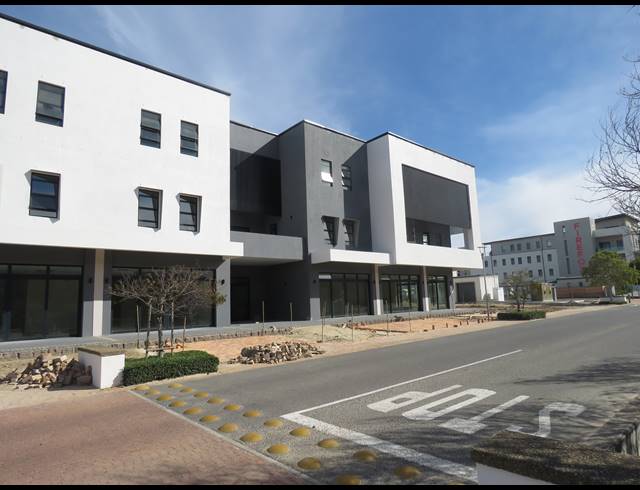 76.60M² MEDICAL SUITE TO LET IN PAARDEVLEI